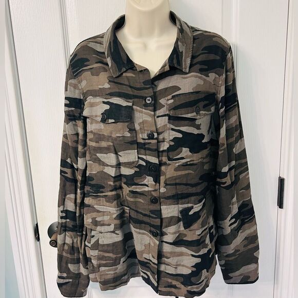 NWT Sanctuary Camouflage Button Down Shirt! ❤️ - Picture 2 of 6